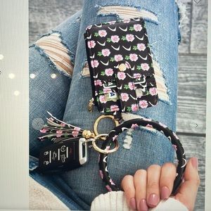 KEY RING BRACELET WALLET- BLACK FLOREL